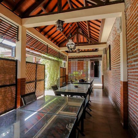 Oyo 1361 Singosari Family Residence Banyuwangi  Kültér fotó