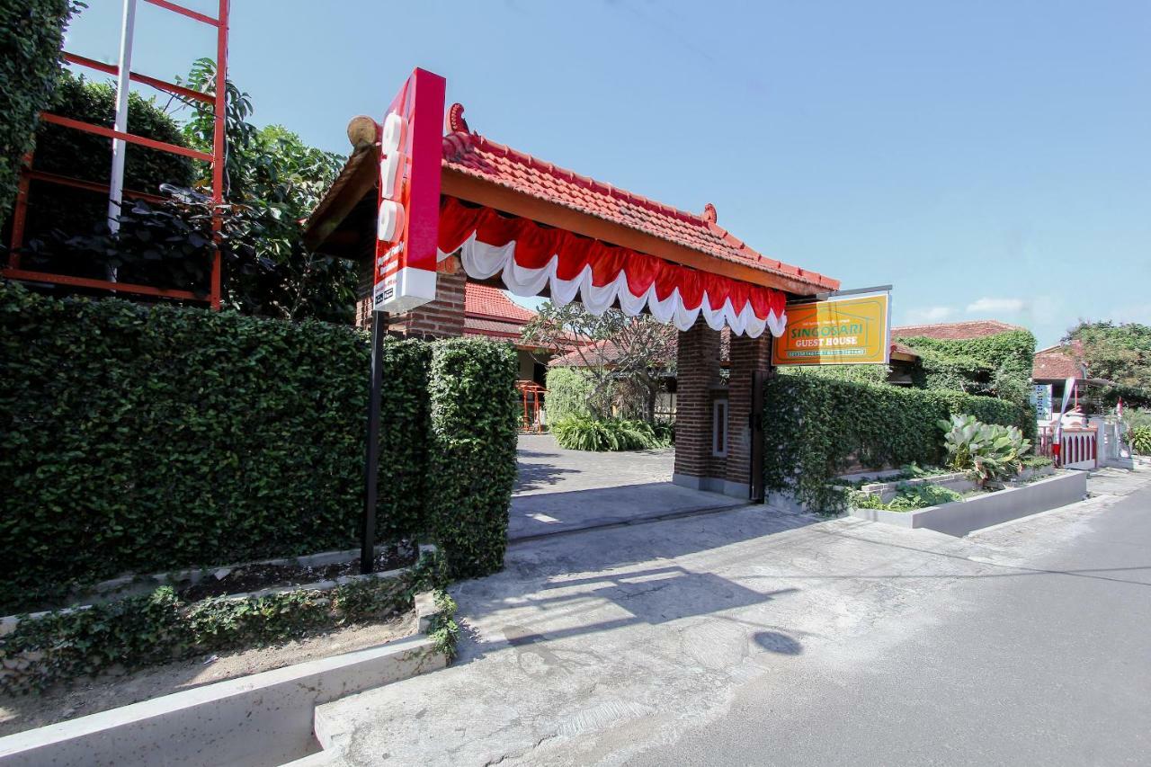 Oyo 1361 Singosari Family Residence Banyuwangi  Kültér fotó