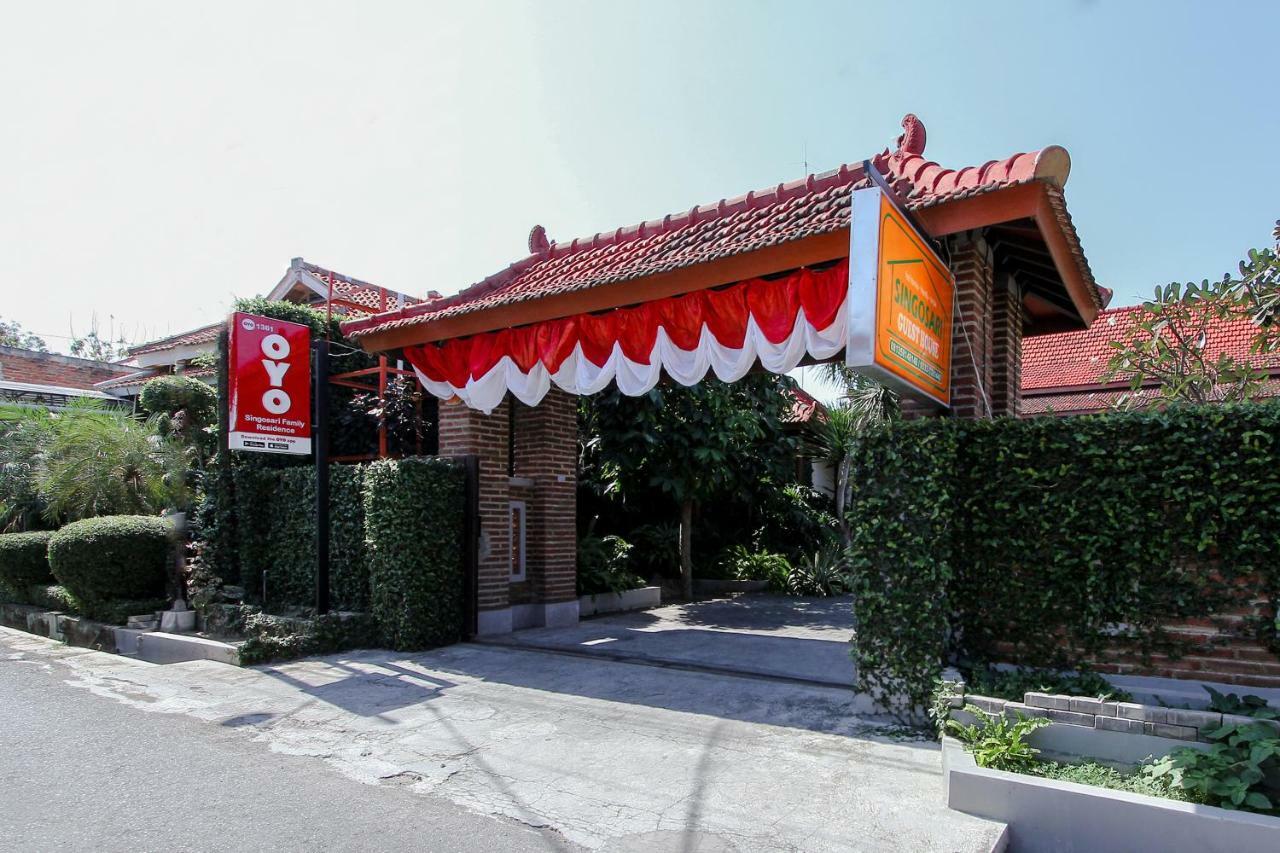 Oyo 1361 Singosari Family Residence Banyuwangi  Kültér fotó