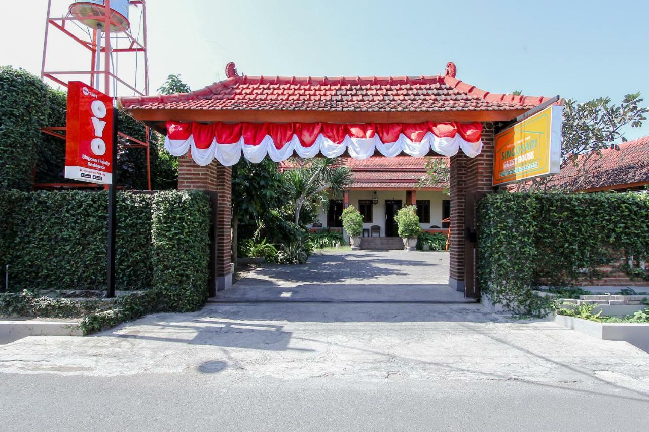 Oyo 1361 Singosari Family Residence Banyuwangi  Kültér fotó