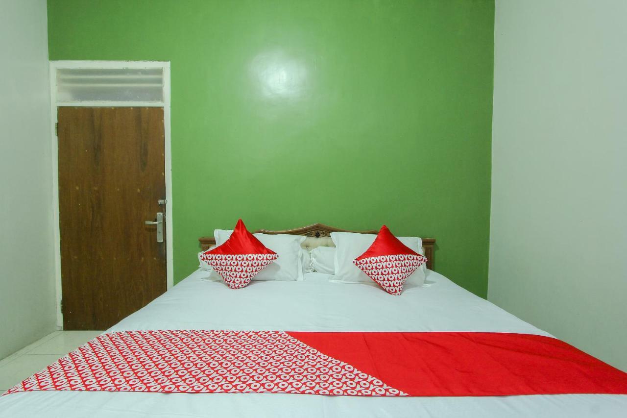 Oyo 1361 Singosari Family Residence Banyuwangi  Kültér fotó