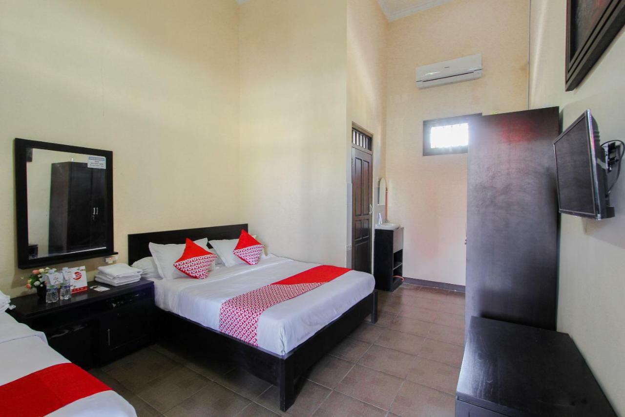 Oyo 1361 Singosari Family Residence Banyuwangi  Kültér fotó
