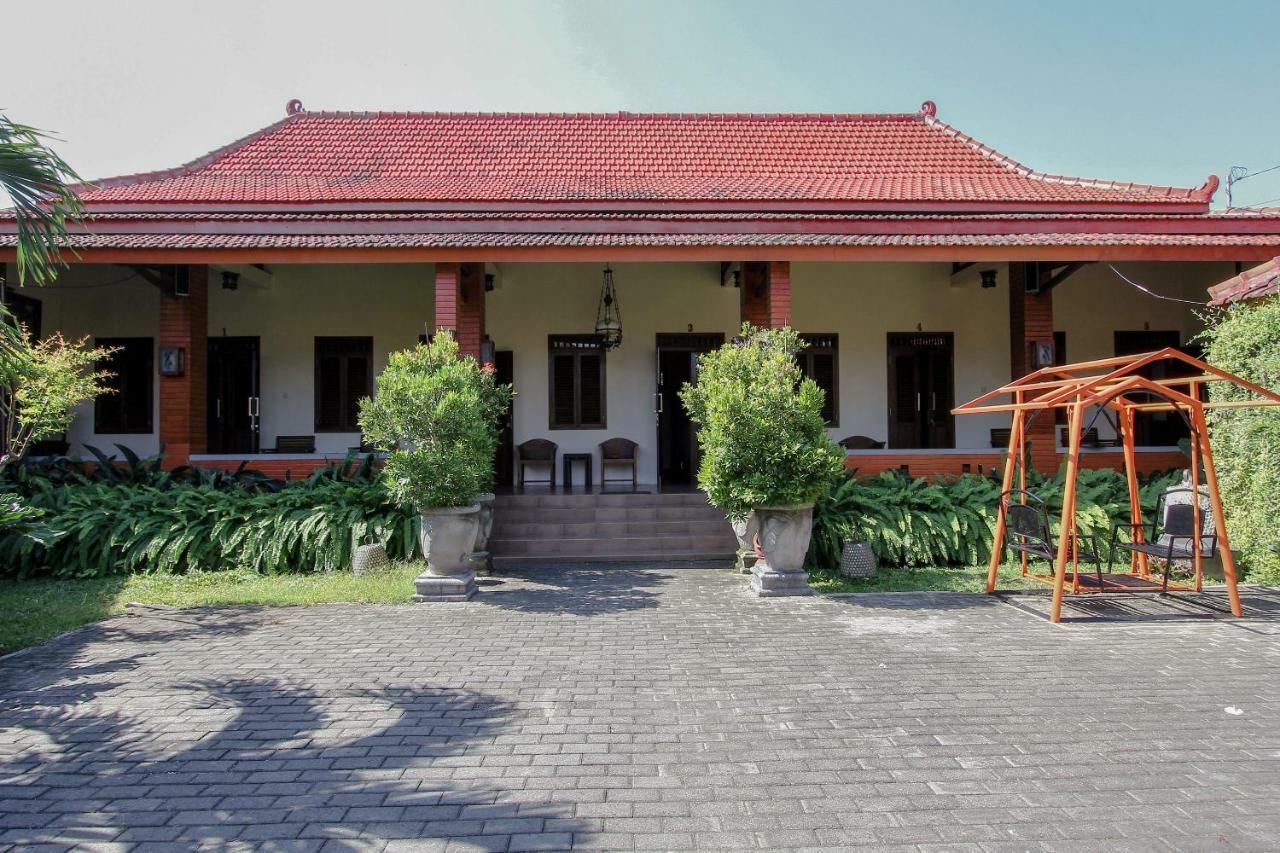 Oyo 1361 Singosari Family Residence Banyuwangi  Kültér fotó